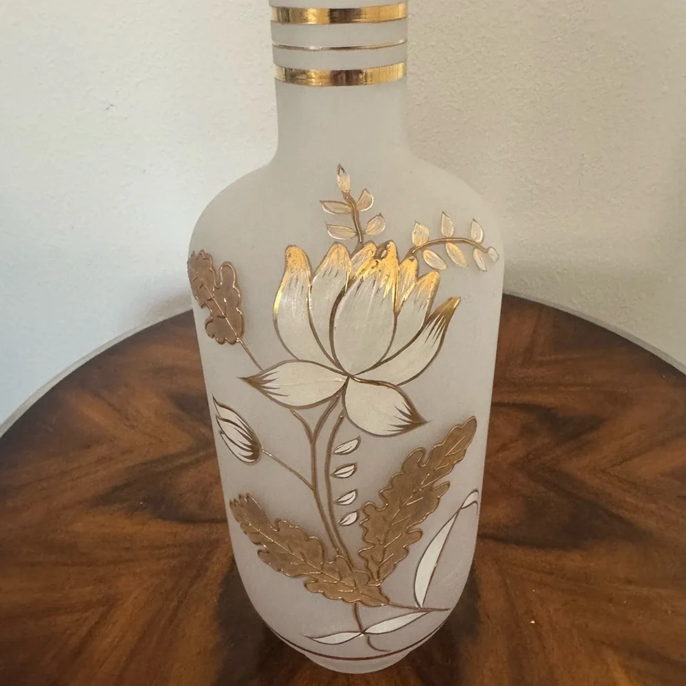 Vintage Hand Blown Opaque Glass Vase With Gilt Flowers 12 1/2” - Picture 7 of 10